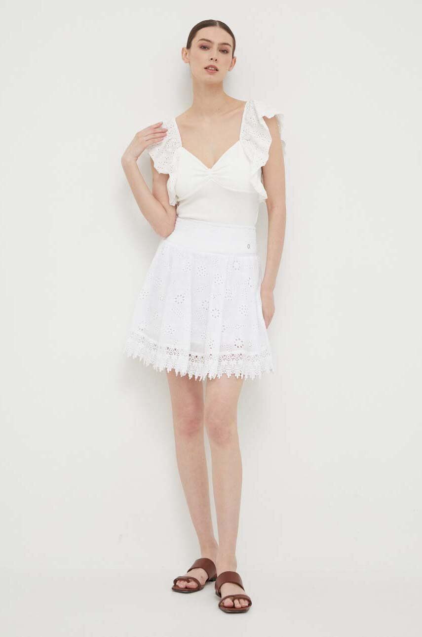 Levně Bavlněná sukně Guess bílá barva, mini, áčková