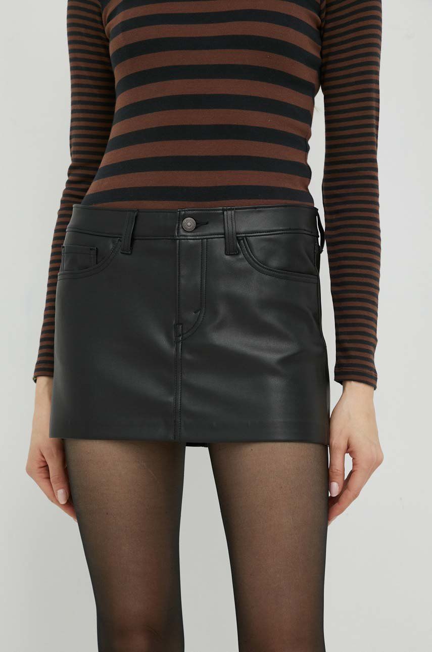 Sukně Levi′s černá barva, mini, pouzdrová - černá -  Hlavní materiál: 100 % Polyester Pokr
