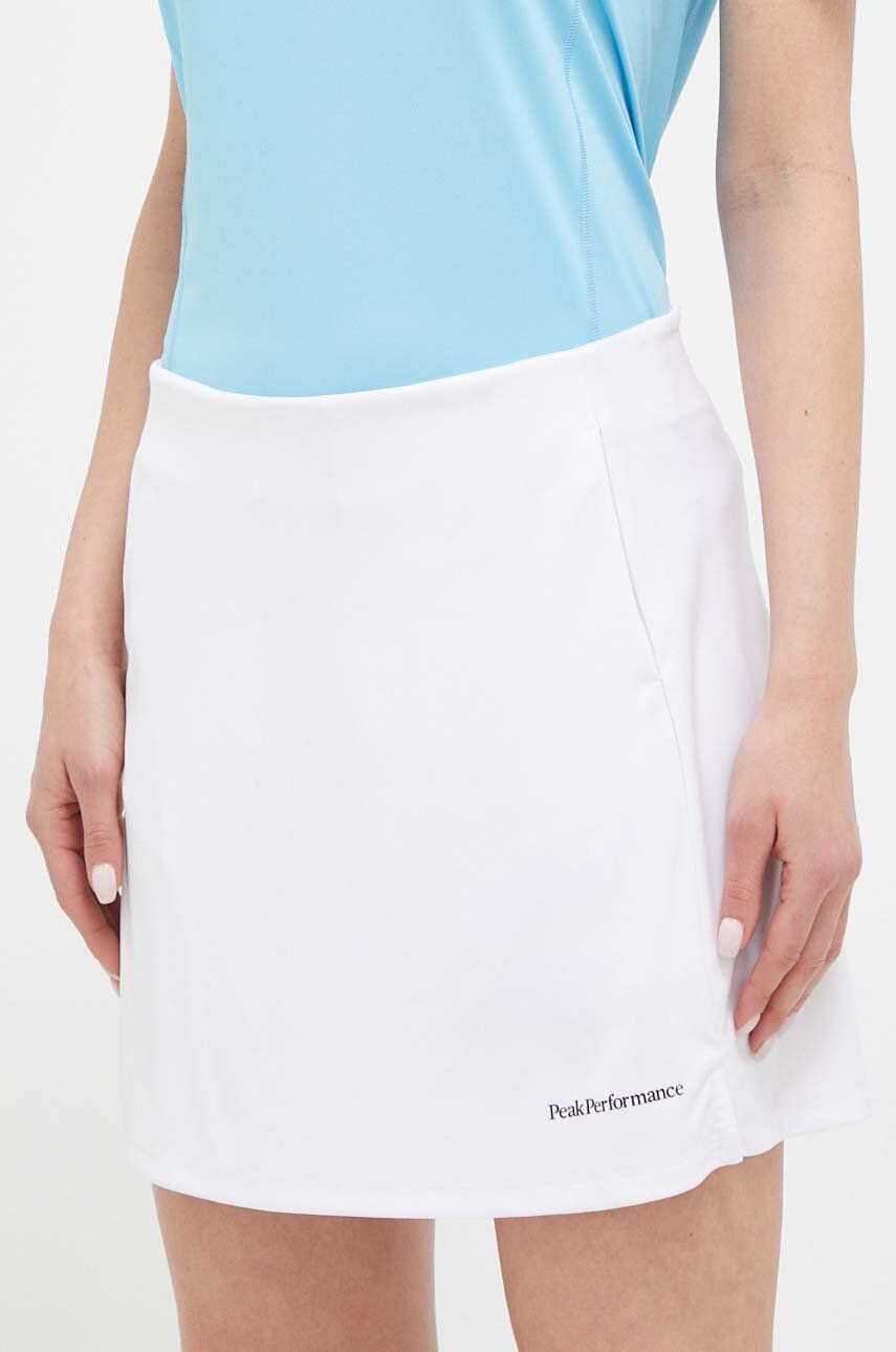 Sportovní sukně Peak Performance Player bílá barva, mini - bílá -  Hlavní materiál: 100 % Recyk
