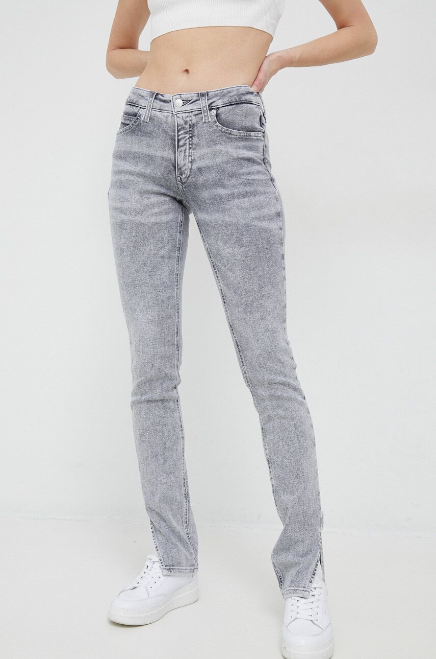 

Дънки Calvin Klein Jeans в със стандартна талия, Сив