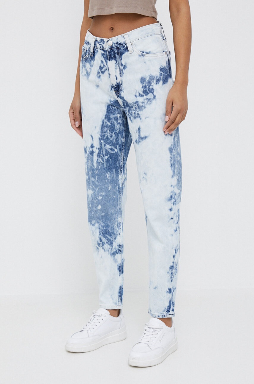 

Дънки Calvin Klein Jeans Mom с висока талия, Син