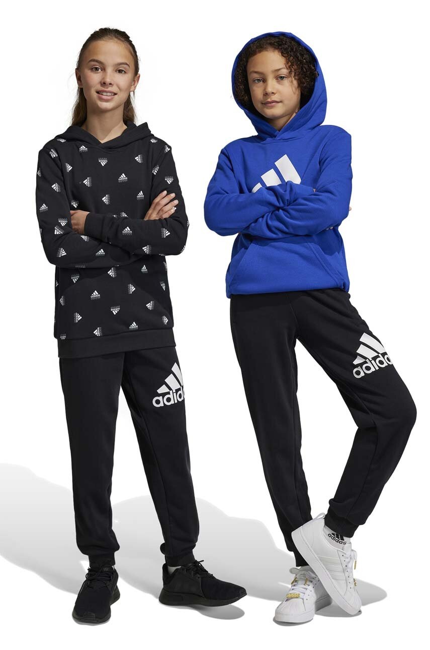 

Детски спортен панталон adidas U BL в черно с принт, Черен