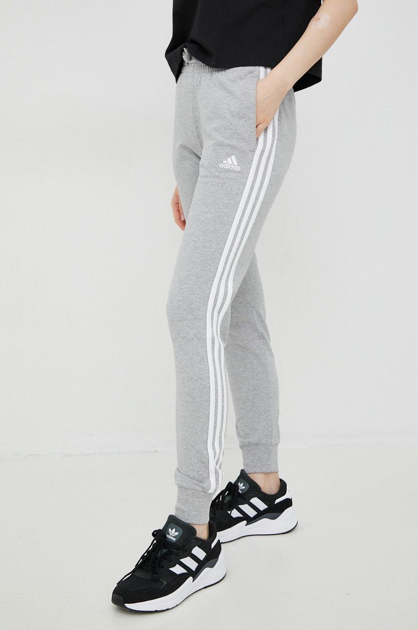 Adidas Pantaloni De Trening Femei, Culoarea Gri, Cu Imprimeu