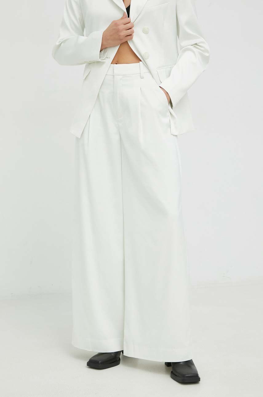 Kalhoty Gestuz dámské, béžová barva, široké, high waist - béžová -  Hlavní materiál: 53% Polyes