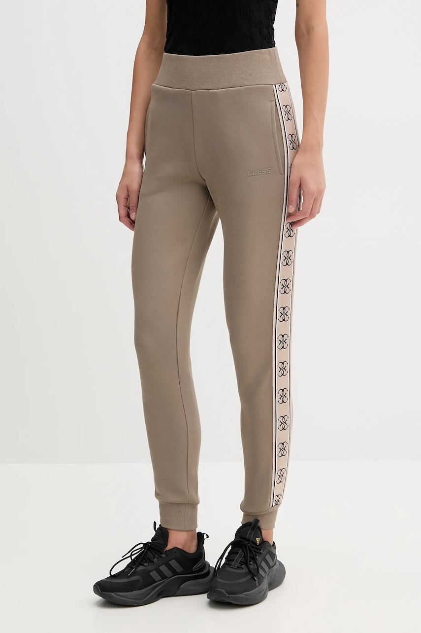 Guess spodnie dresowe BRITNEY kolor beżowy z aplikacją V2YB15 KB3P2