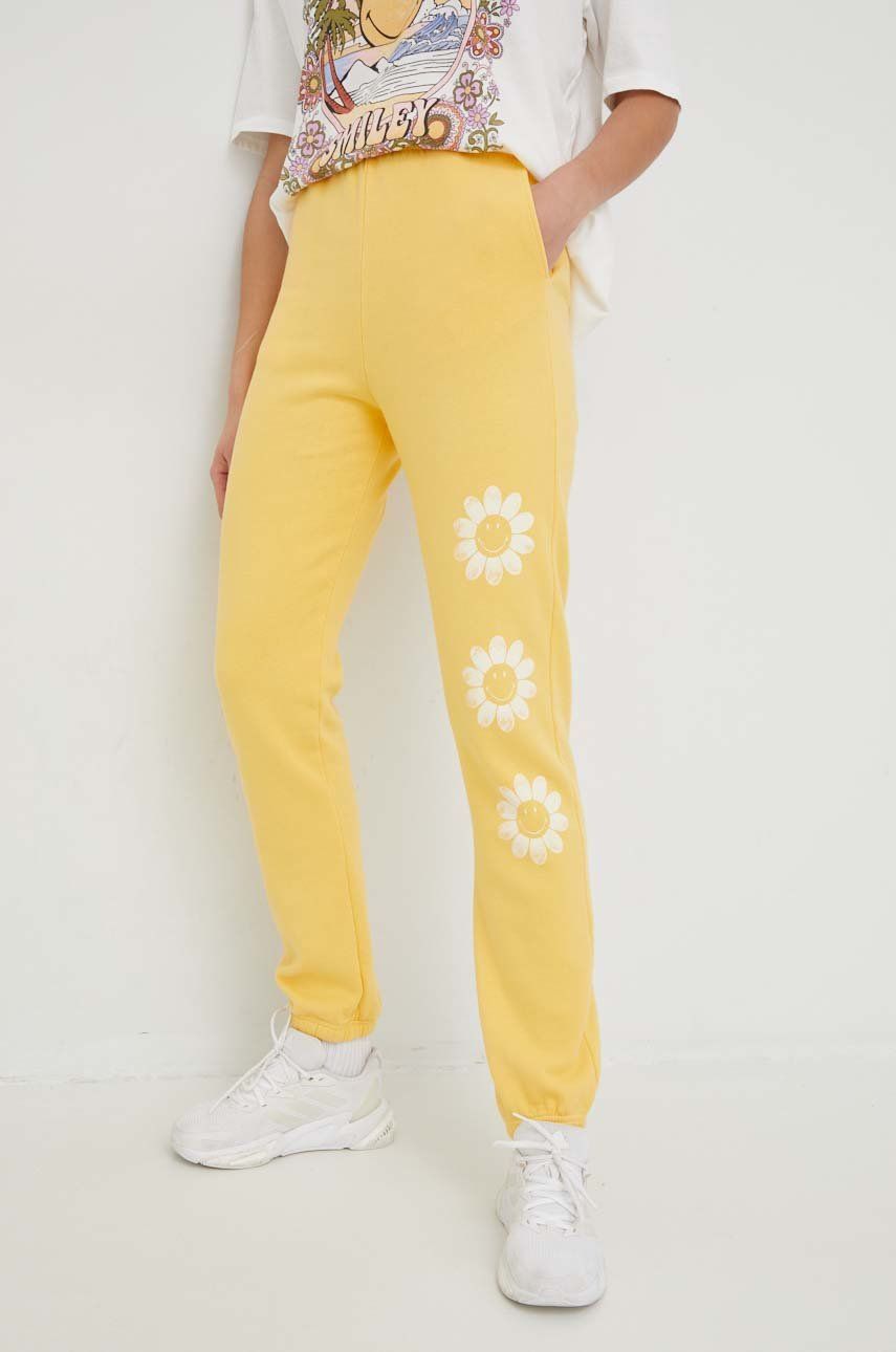 Bavlněné tepláky Billabong X SMILEY žlutá barva, s potiskem - žlutá -  100 % Organická bavlna