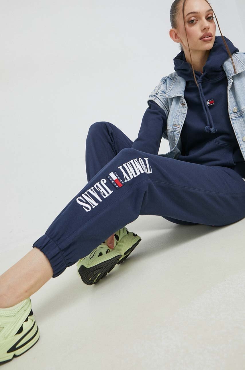 

Спортен панталон Tommy Jeans в тъмносиньо с принт, Тъмносин
