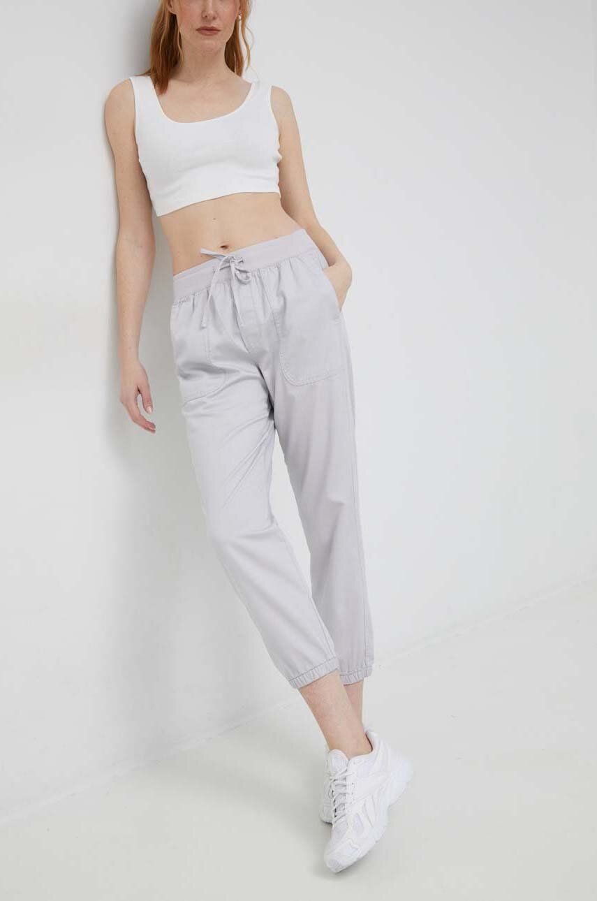 Bavlněné kalhoty GAP šedá barva, high waist - šedá -  100 % Bavlna