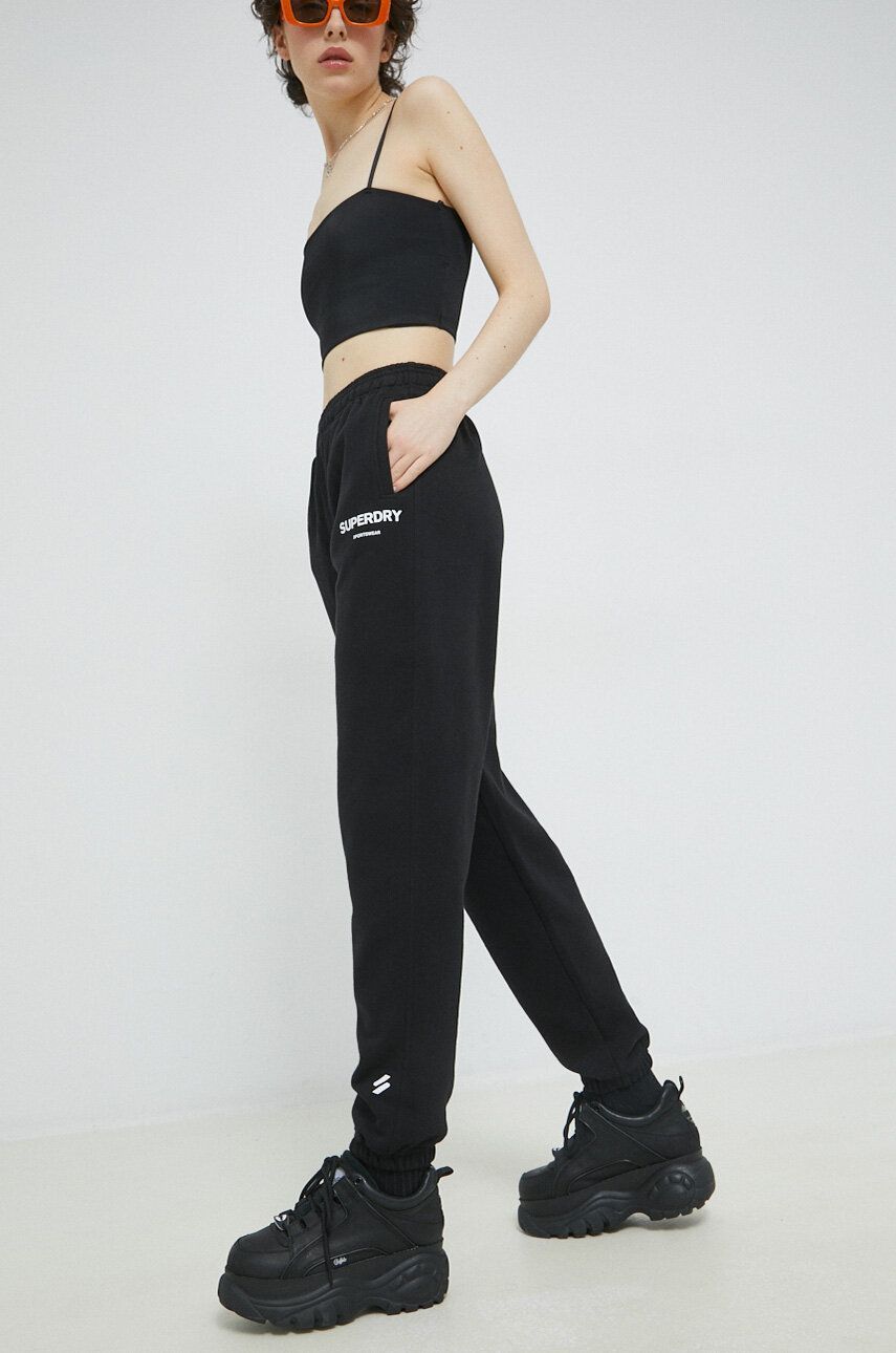Superdry pantaloni de trening din bumbac culoarea negru, cu imprimeu