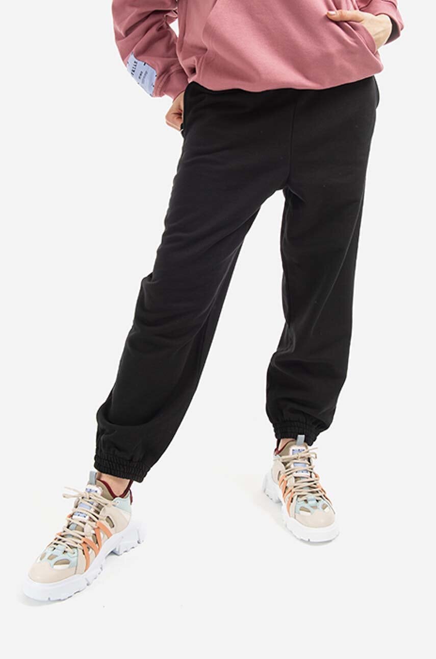 MCQ pantaloni de trening din bumbac Handsy culoarea negru, cu imprimeu 624628RSJ741000-BLACK MCQ pantaloni de trening din bumbac Handsy culoarea negru, cu imprimeu 624628RSJ741000-BLACK