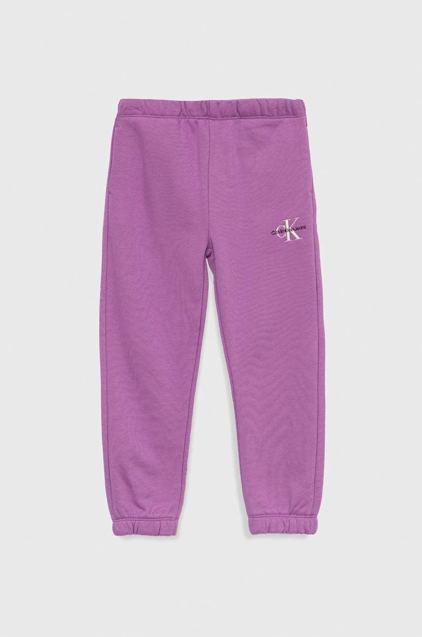Levně Dětské tepláky Calvin Klein Jeans fialová barva, hladké