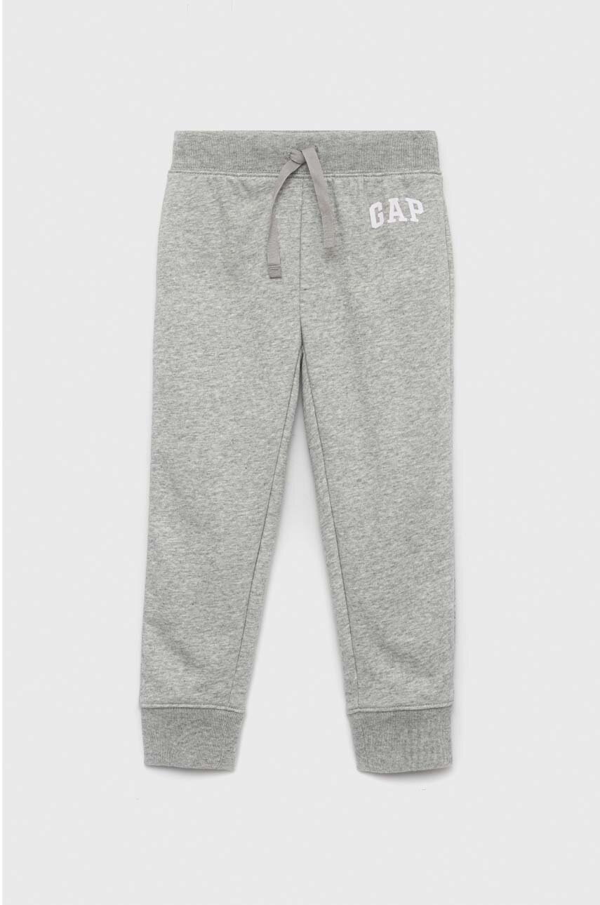 

Детски спортен панталон GAP в сиво с принт, Сив