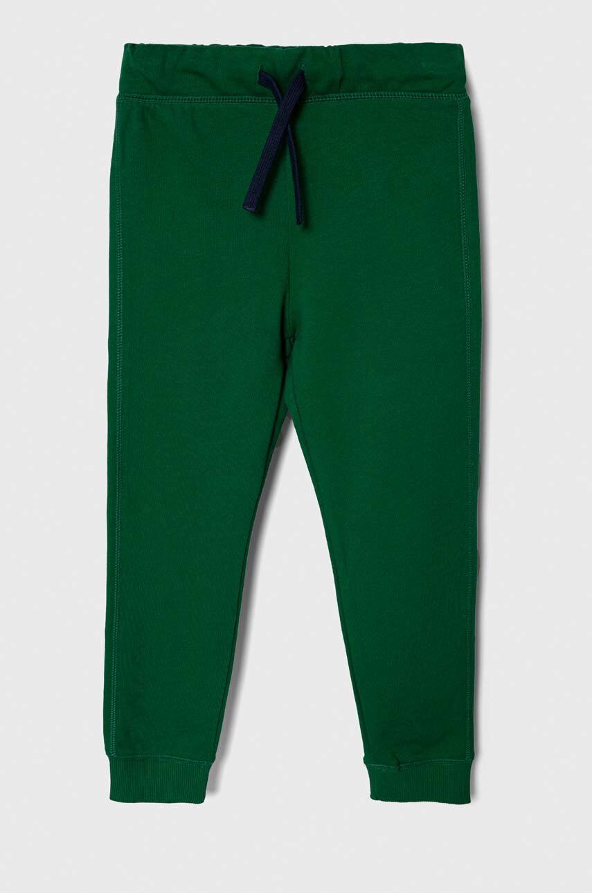 United Colors of Benetton pantaloni de trening din bumbac pentru copii culoarea verde, cu imprimeu