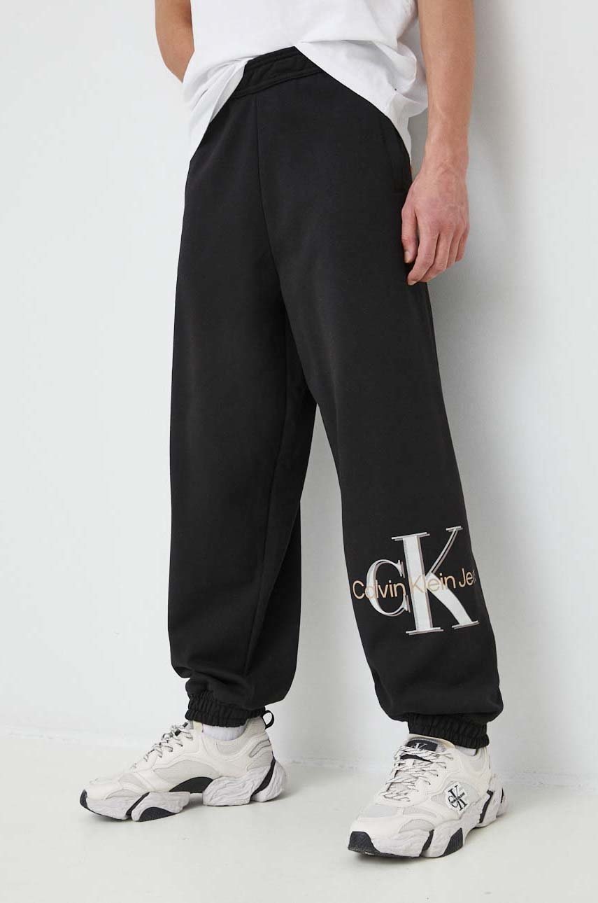 

Спортен панталон Calvin Klein Jeans в черно с изчистен дизайн, Черен