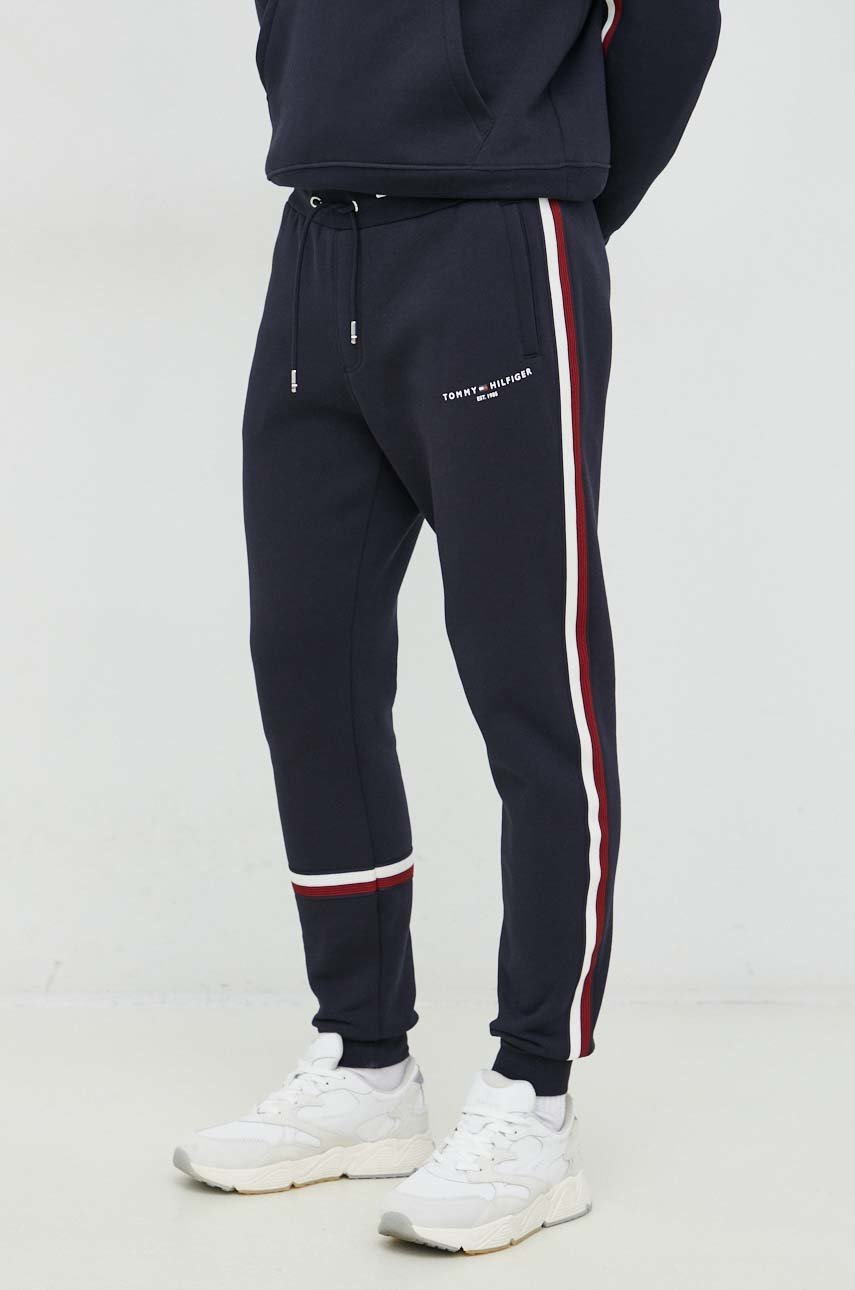 

Спортивні штани Tommy Hilfiger чоловічі колір синій з аплікацією