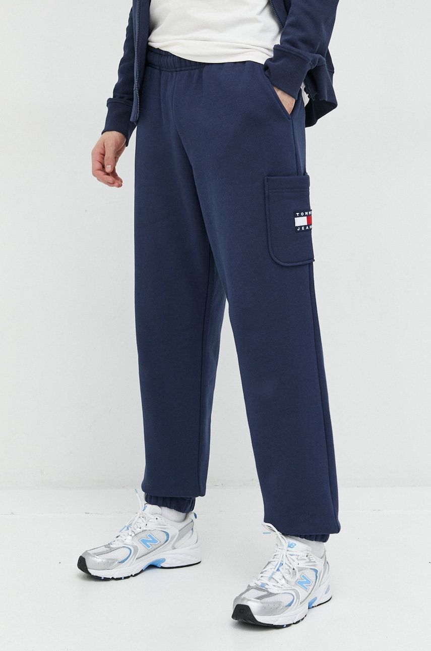 Tommy Jeans pantaloni de trening din bumbac barbati, culoarea albastru marin, neted