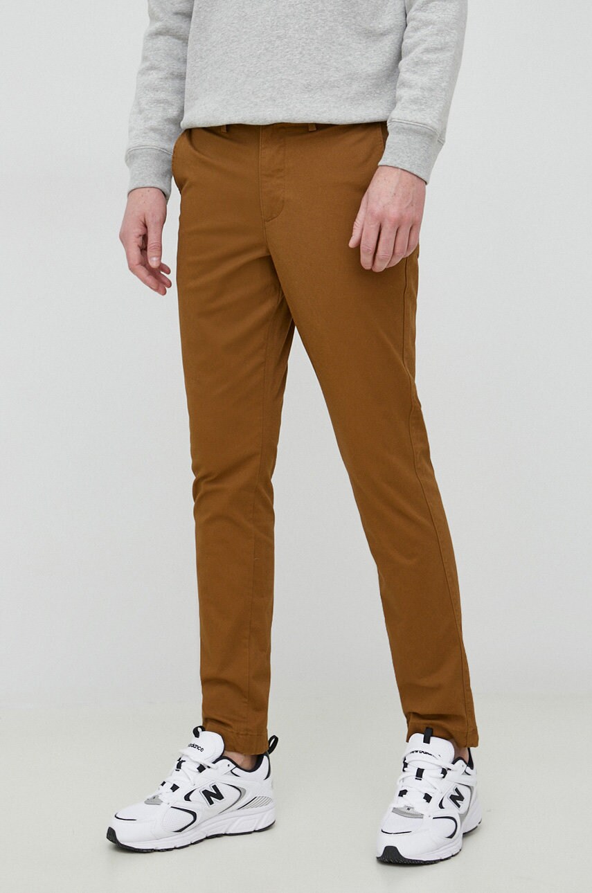 GAP pantaloni barbati, culoarea maro, drept