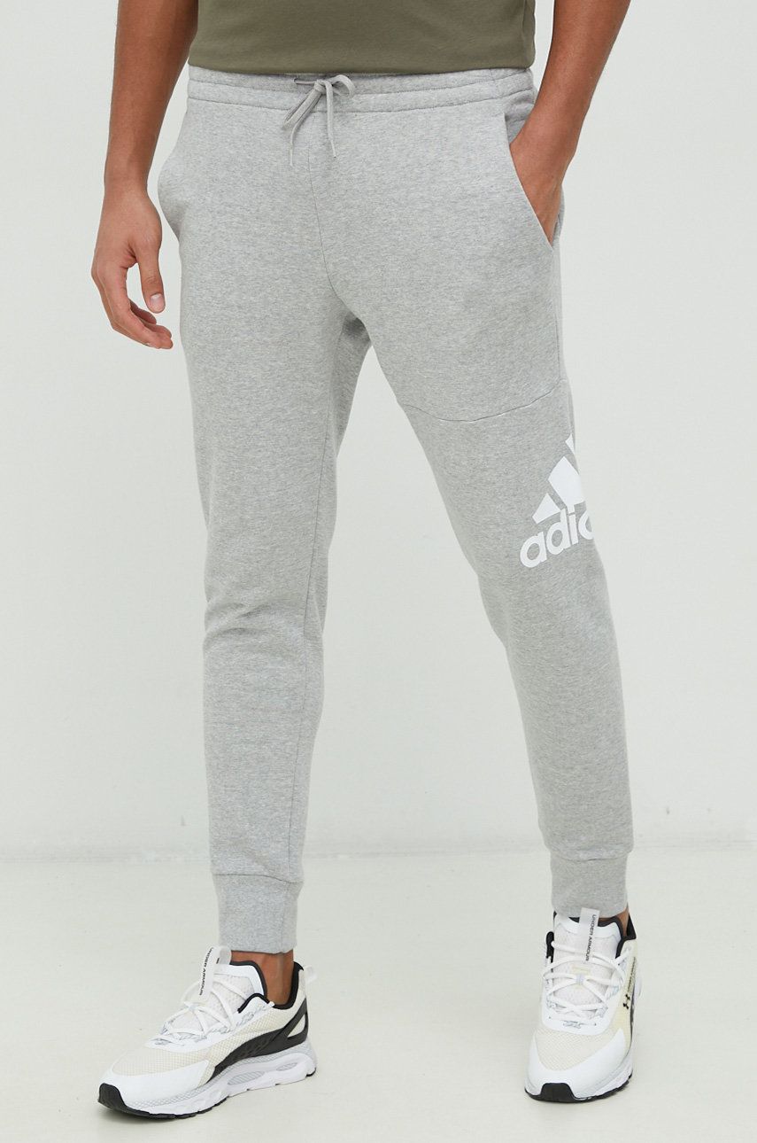Adidas pantaloni de trening din bumbac barbati, culoarea gri, cu imprimeu