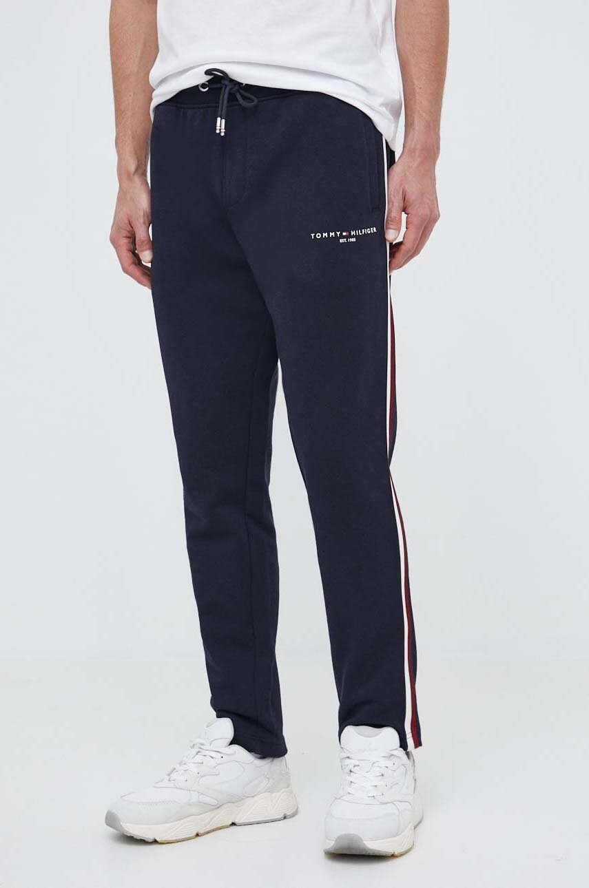 

Хлопковые спортивные штаны Tommy Hilfiger цвет синий с аппликацией