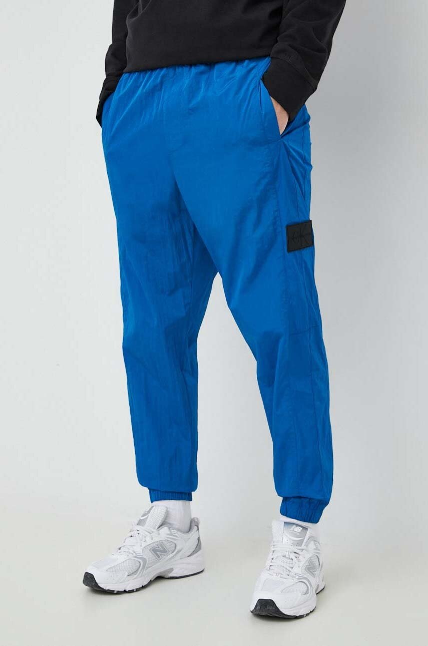 

Спортен панталон Calvin Klein Jeans в синьо с изчистен дизайн, Син