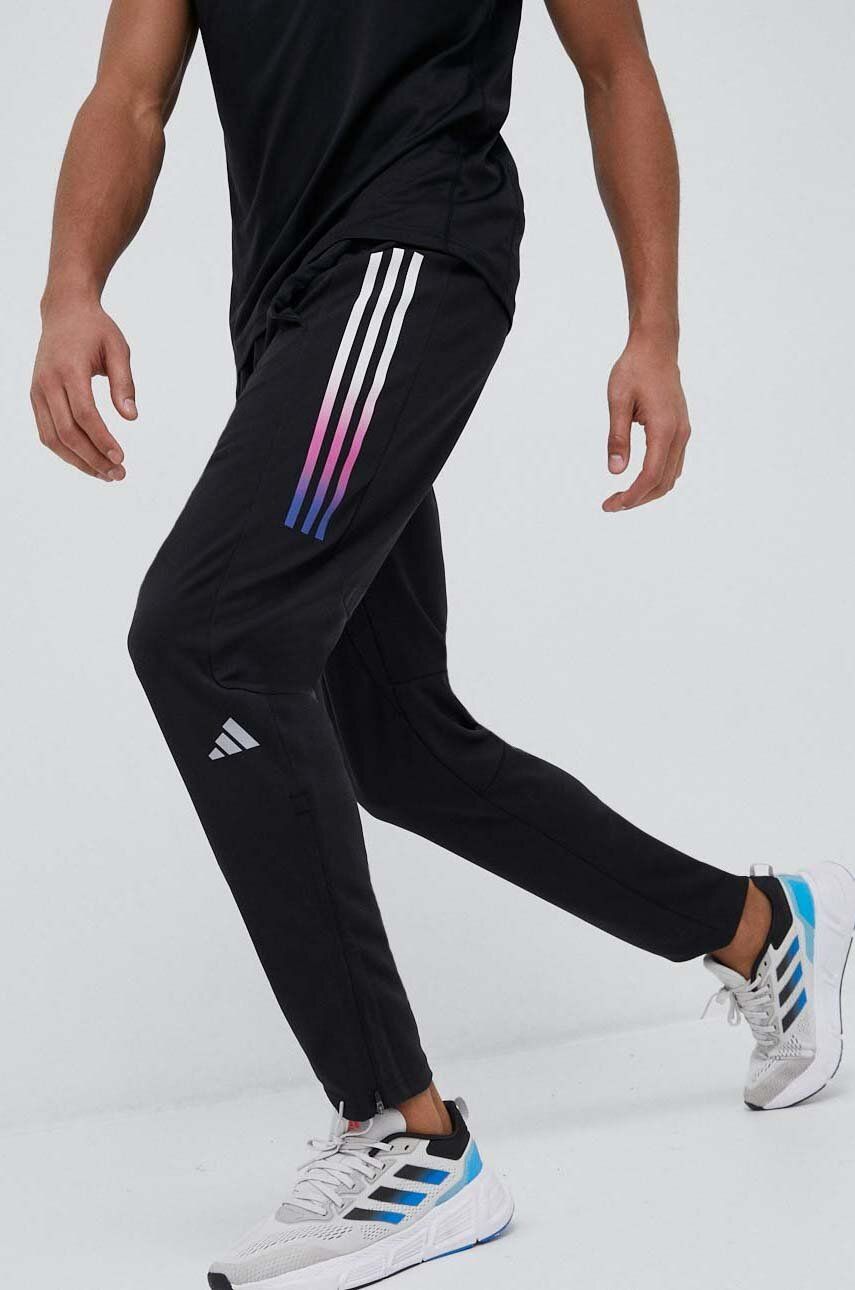 Běžecké kalhoty adidas Performance Run Icons černá barva, s potiskem - černá -  100 % Recyklova