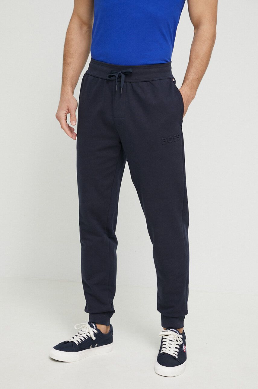 Bavlněné kalhoty BOSS tmavomodrá barva - námořnická modř -  100 % Bavlna