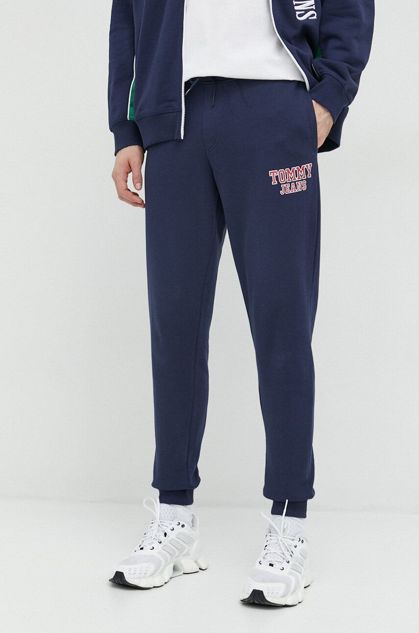 Tommy Jeans pantaloni de trening din bumbac culoarea albastru marin, cu imprimeu