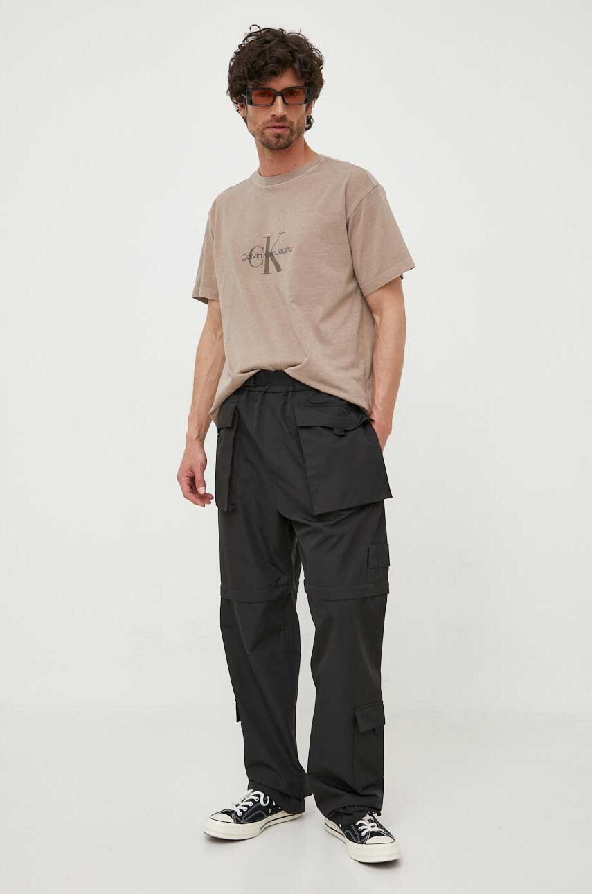 

Панталон Calvin Klein Jeans в черно с кройка тип карго, Черен