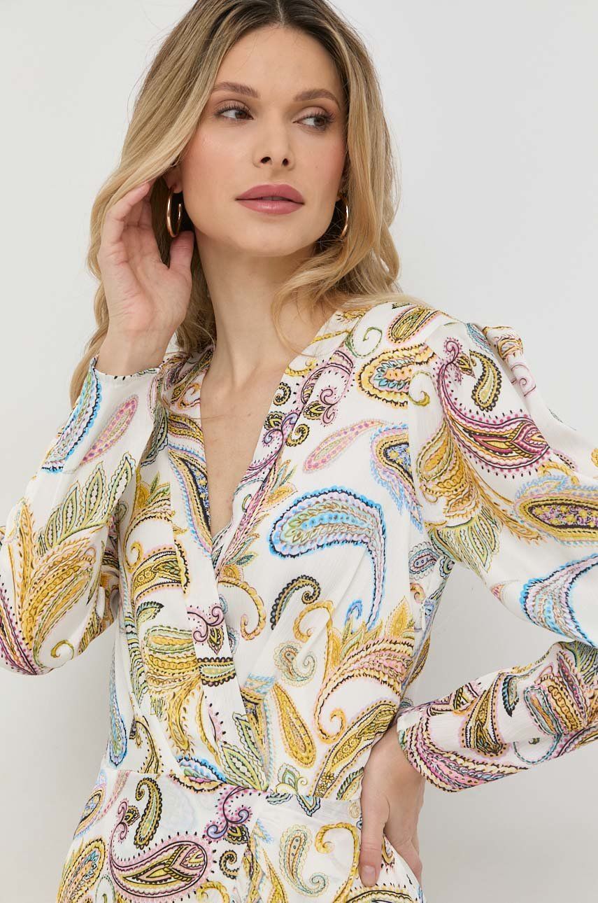 Сукня Guess колір білий midi розкльошена