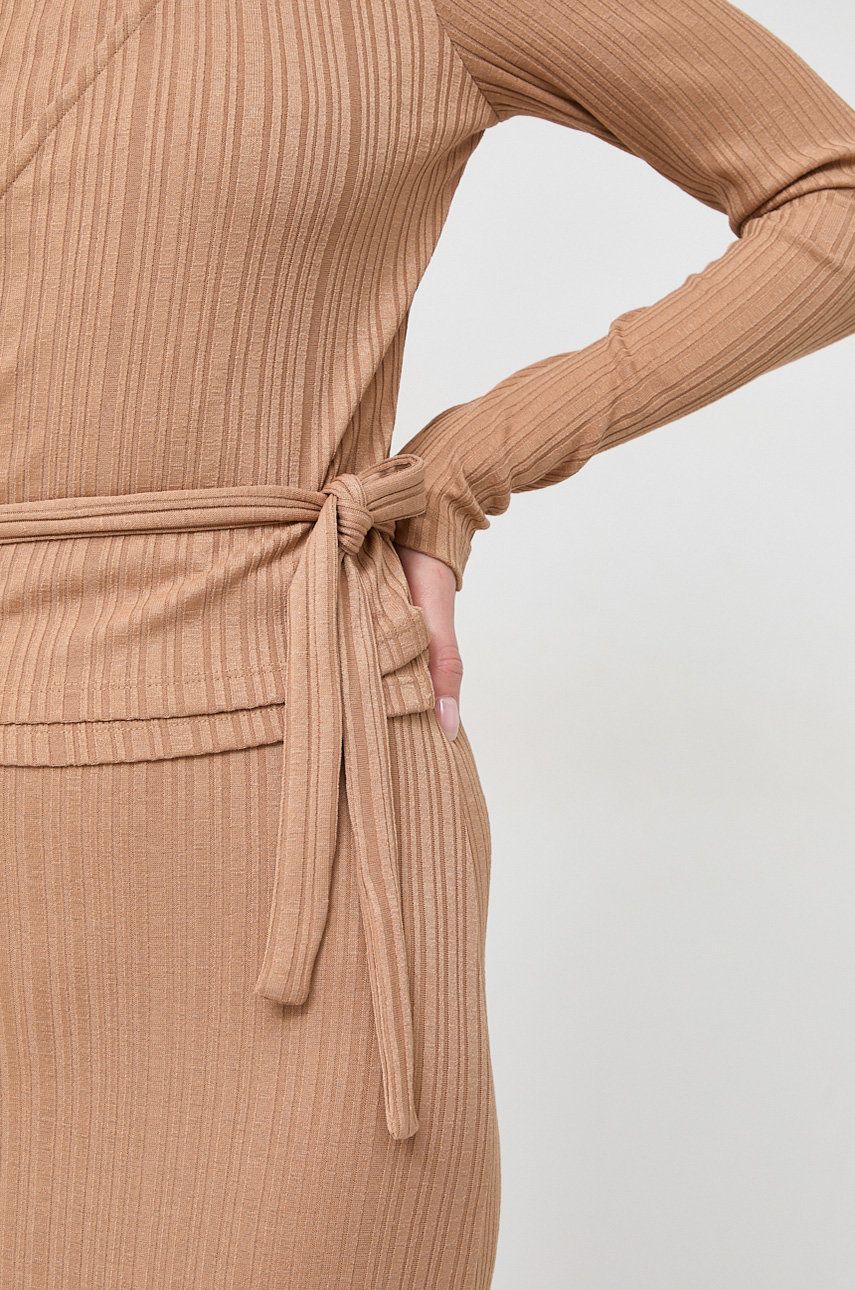 Сукня Guess колір коричневий maxi облягаюча
