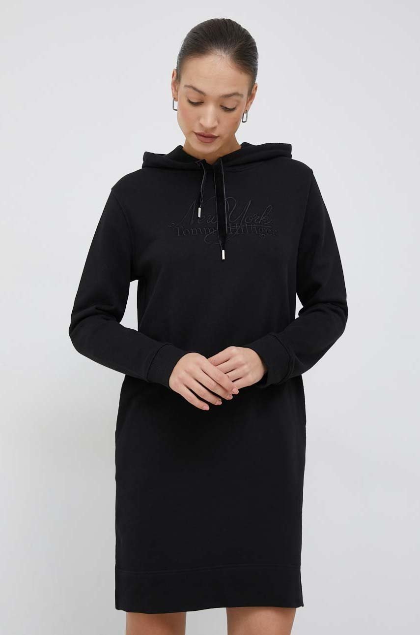 bavlnene-saty-tommy-hilfiger-cerna-barva-midi-oversize
