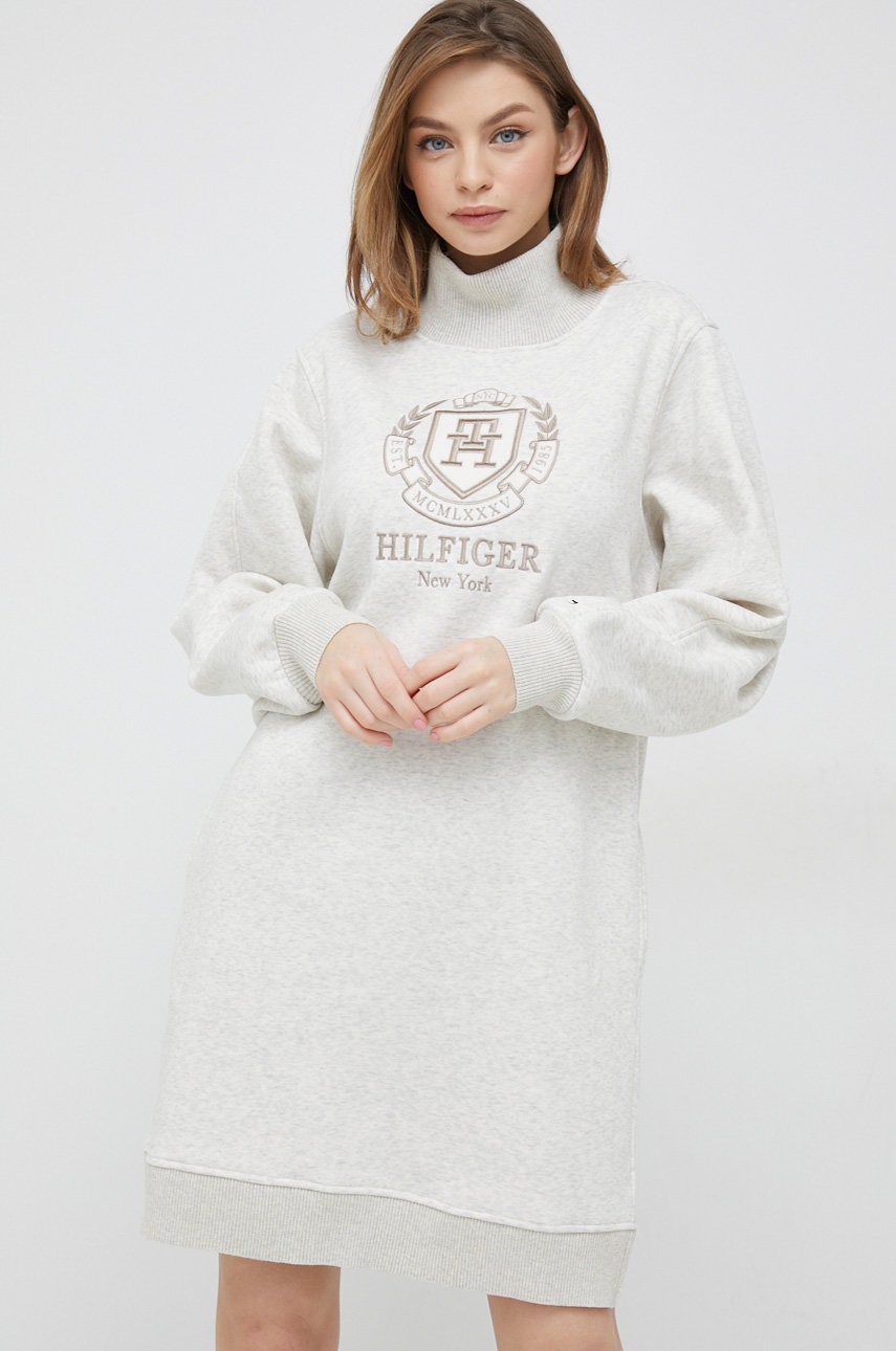 saty-tommy-hilfiger-bezova-barva-mini-oversize