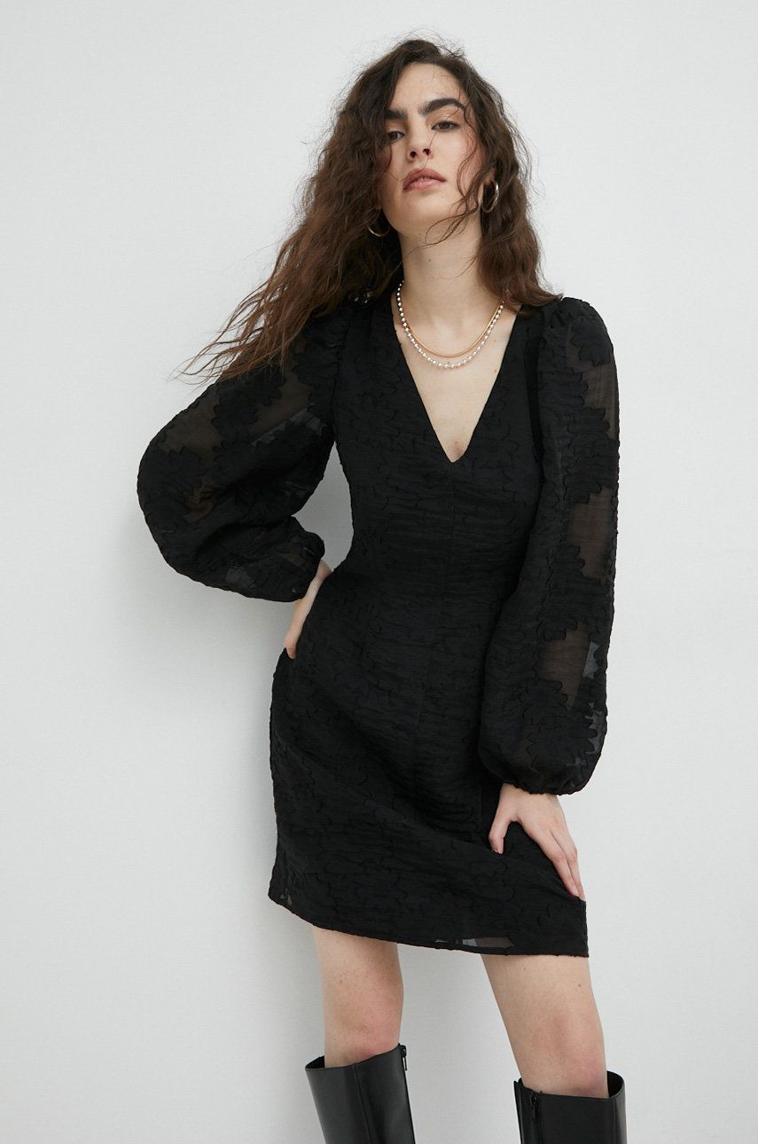 Šaty Samsoe Samsoe černá barva, mini - černá -  Hlavní materiál: 60 % Polyester