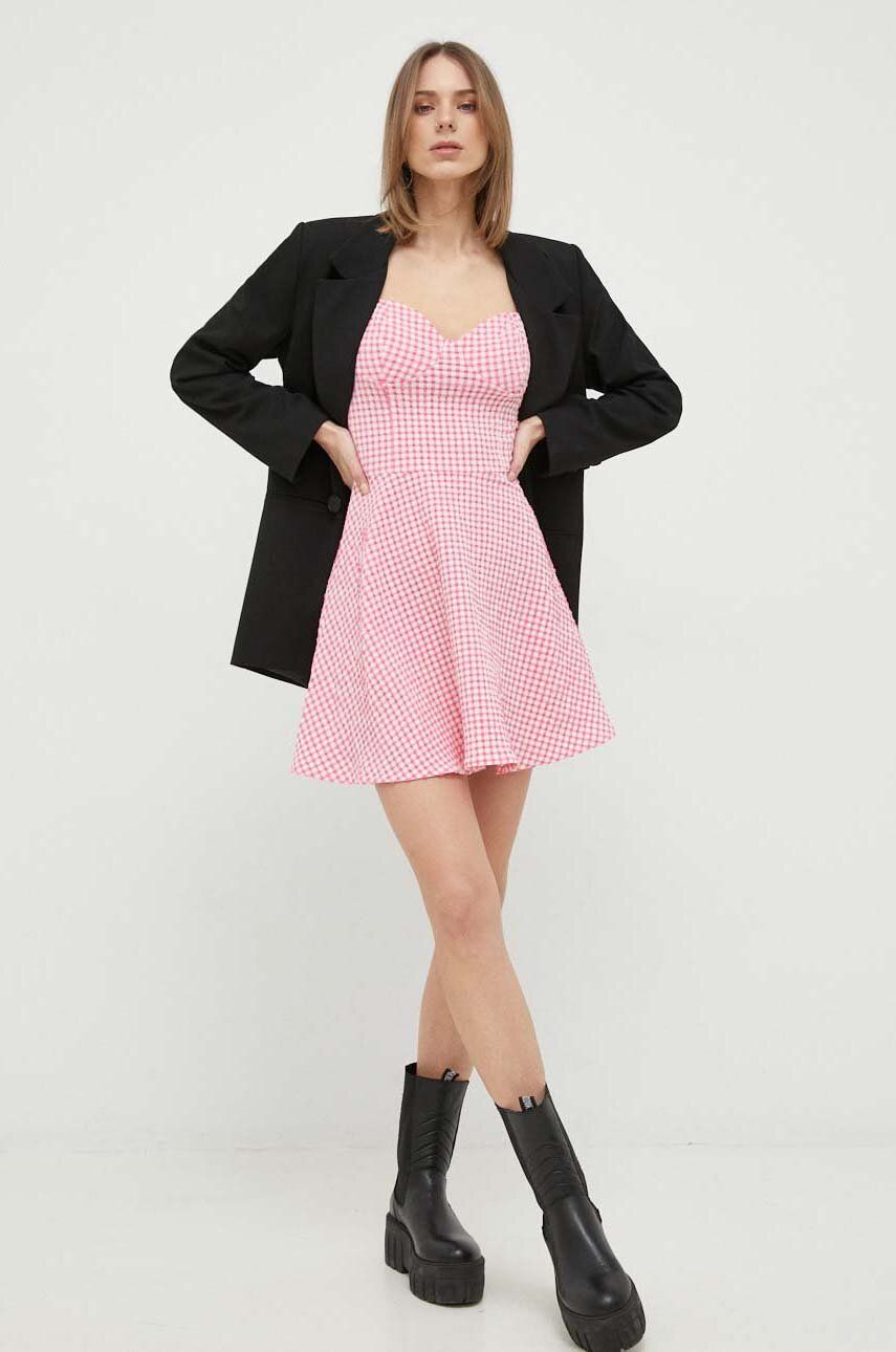 Сукня Guess колір рожевий mini розкльошена