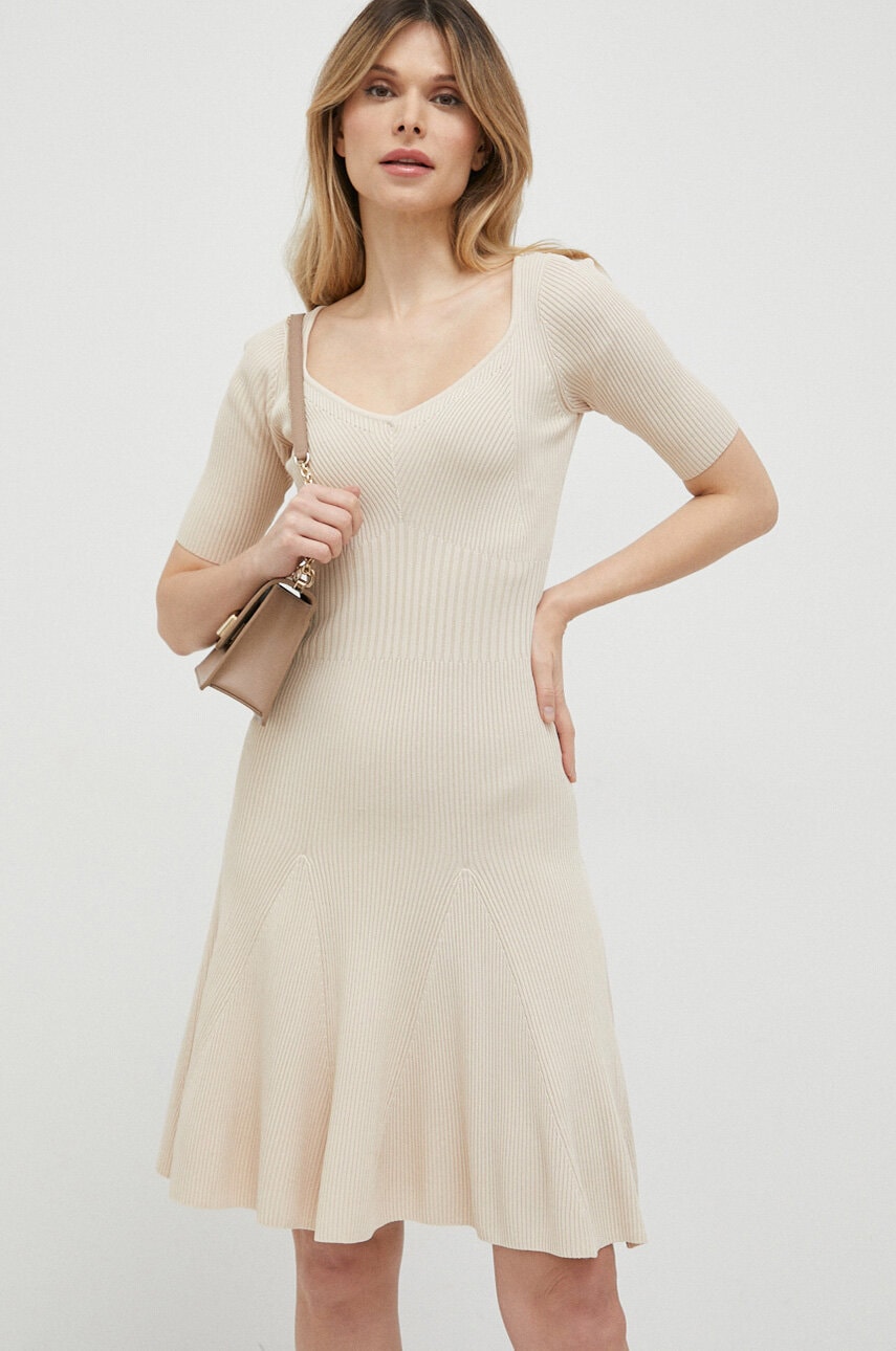 

Сукня Guess колір бежевий mini розкльошена