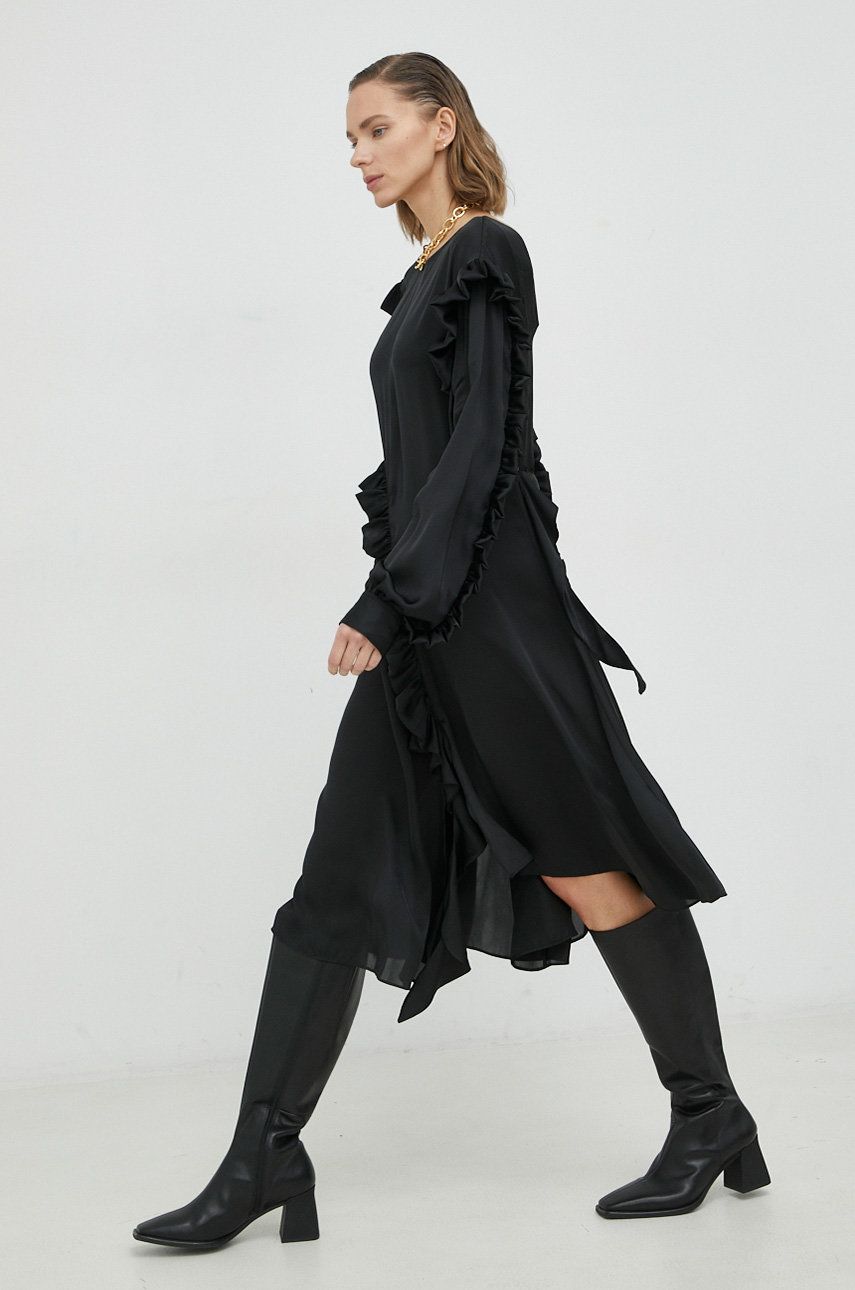 Šaty Remain černá barva, midi - černá -  100 % Recyklovaný polyester