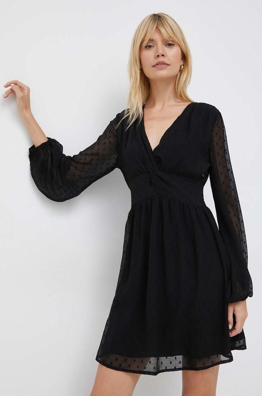 

Рокля Pepe Jeans Pieta в черно къс модел разкроен модел, Черен