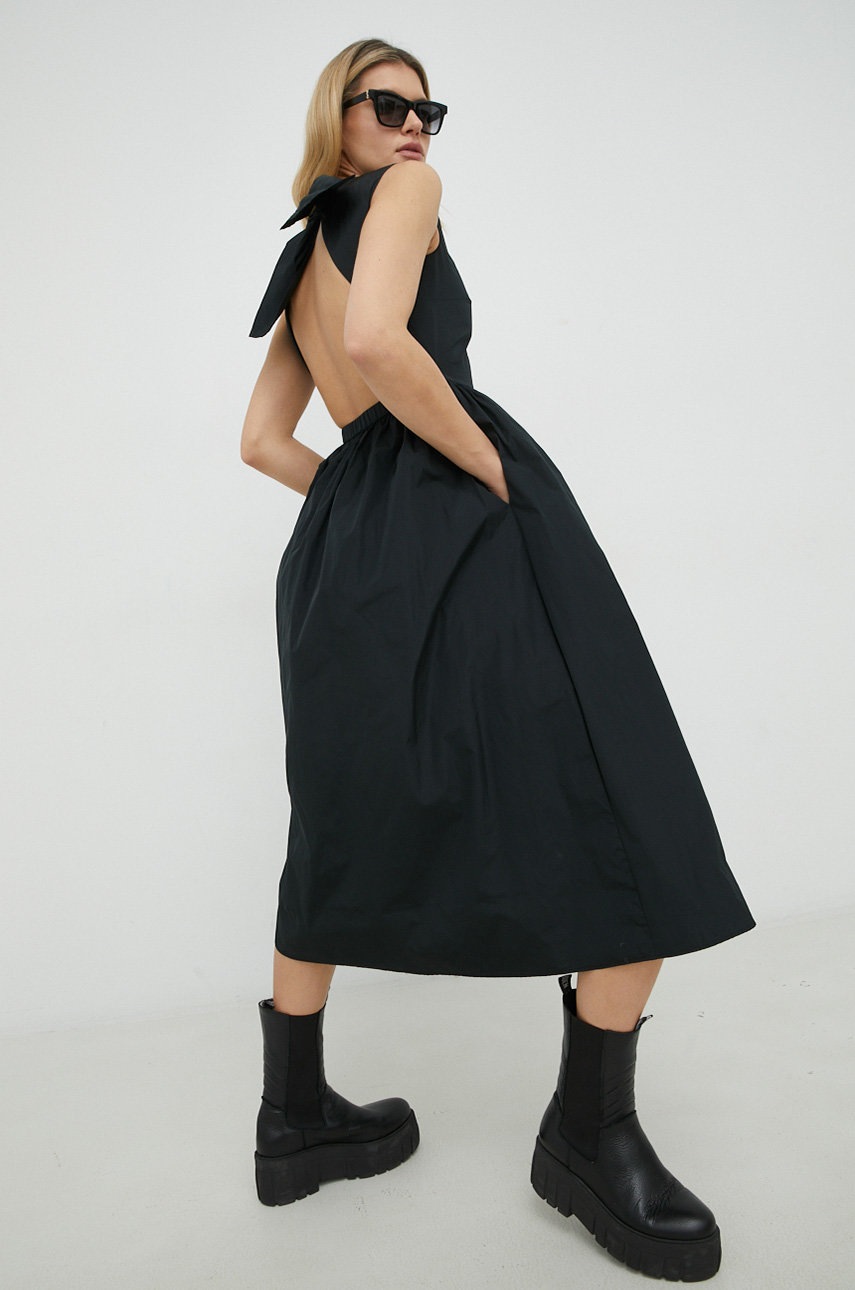 

Платье Red Valentino цвет чёрный midi расклешённая