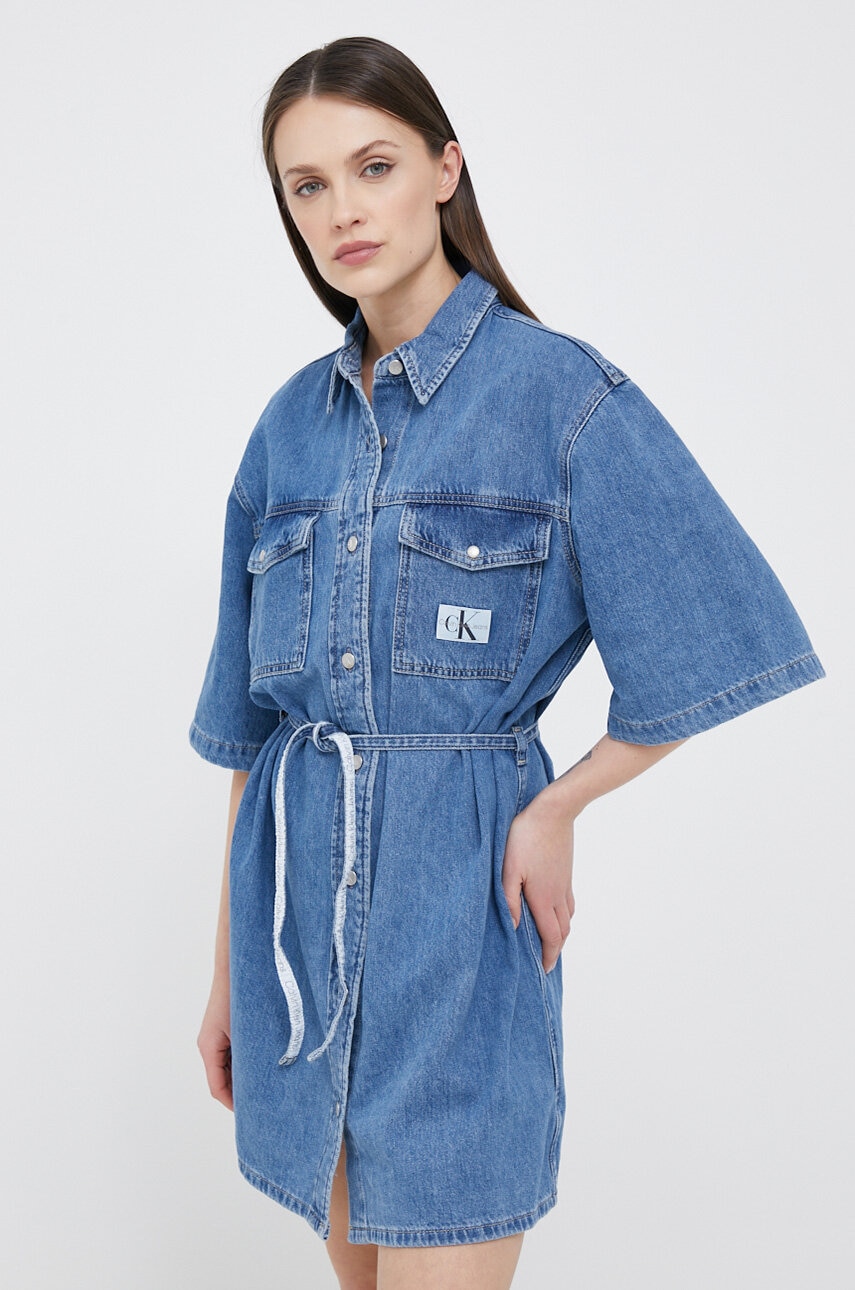 

Рокля Calvin Klein Jeans в синьо къс модел със стандартна кройка, Син