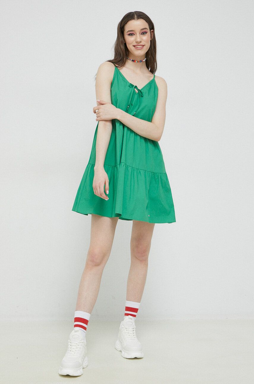 Bavlněné šaty Tommy Jeans zelená barva, mini - zelená -  100 % Bavlna
