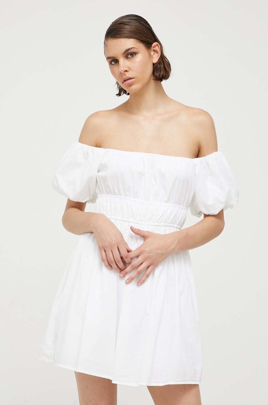 Hollister Co. rochie din bumbac culoarea alb, mini, evazati
