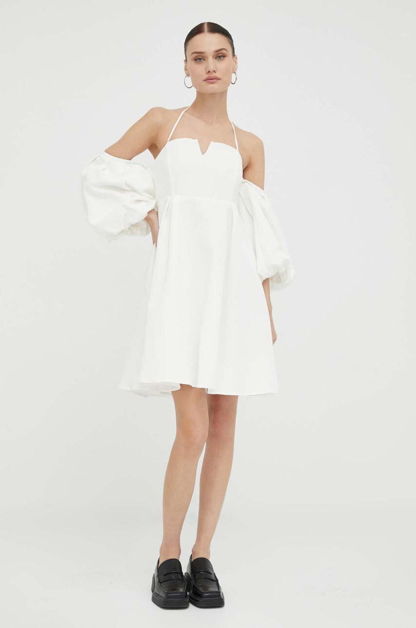 Gestuz rochie culoarea alb, mini, evazati