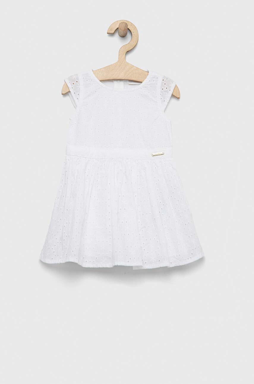 Детское хлопковое платье Guess цвет белый mini расклешённое