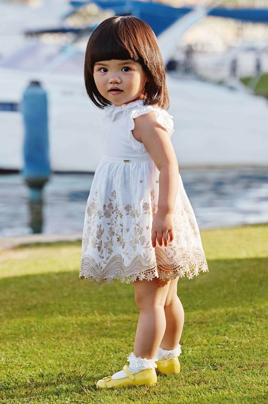 Levně Dětské šaty s příměsí lnu Mayoral bílá barva, mini