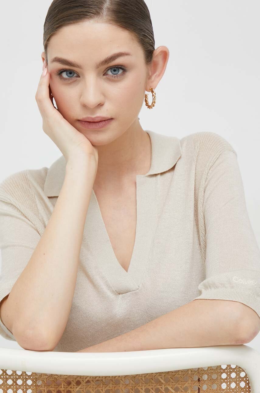 

Пуловер с вълна Calvin Klein дамски в бежово от лека материя, Бежов