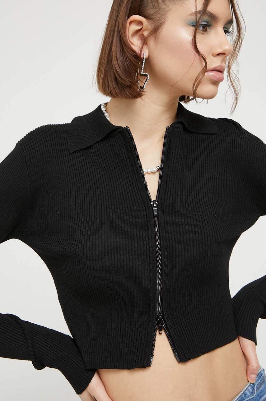 

Жилетка Guess Originals в черно от лека материя, Черен