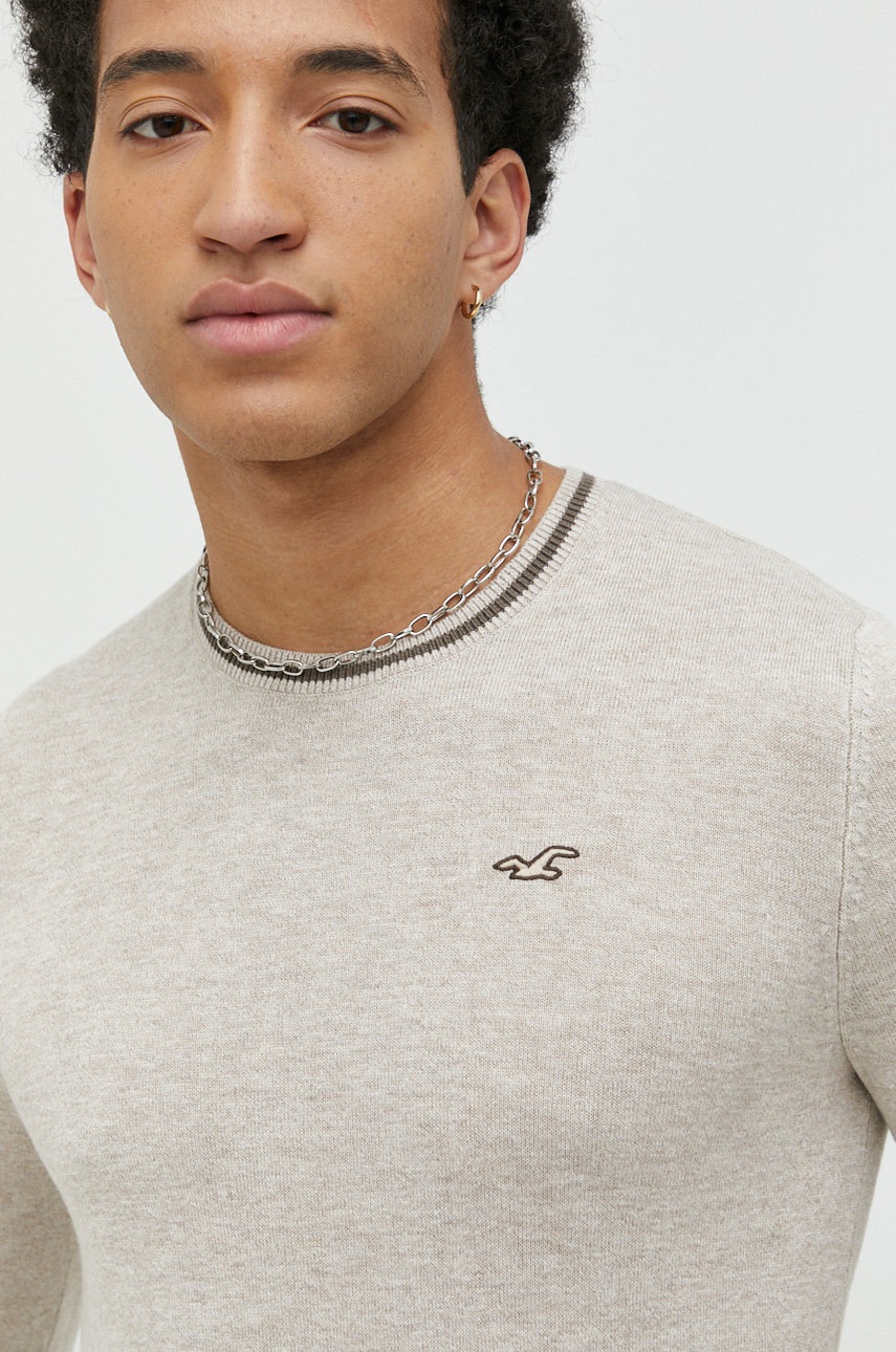 

Пуловер Hollister Co. мъжки в бежово от лека материя, Бежов
