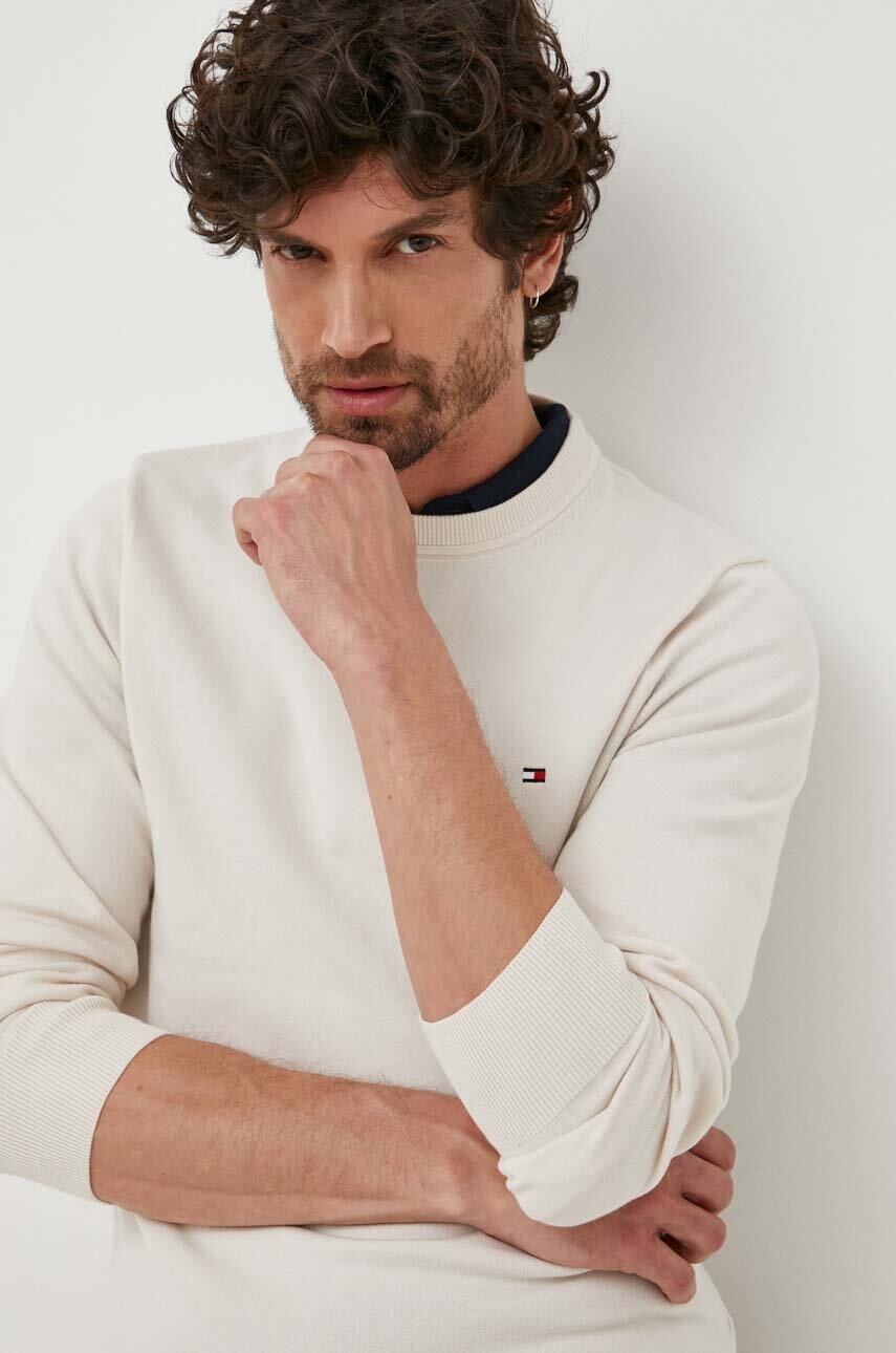 

Пуловер Tommy Hilfiger мъжки в бежово от лека материя, Бежов