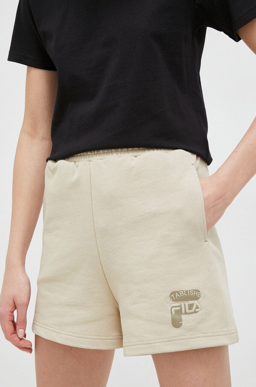Levně Bavlněné šortky Fila béžová barva, s aplikací, high waist