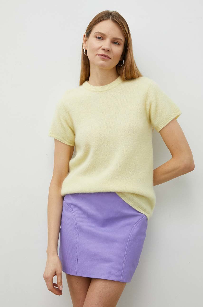 Vlněný svetr American Vintage dámský, žlutá barva, lehký - žlutá -  34 % Vlna